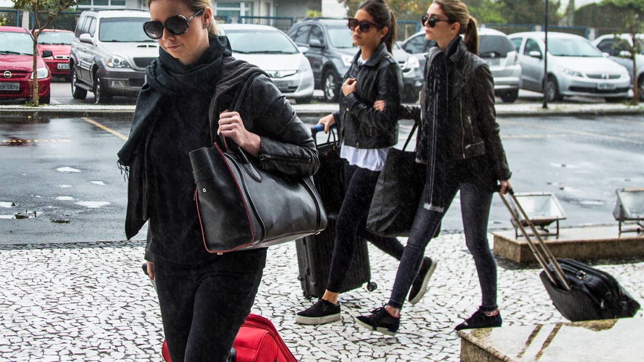 As filhas de Eduardo Cunha: Bárbara, Daniela e Camila chegam na sede da Policia Federal em Curitiba (PR) para visitar o ex-deputado - 26/10/2016