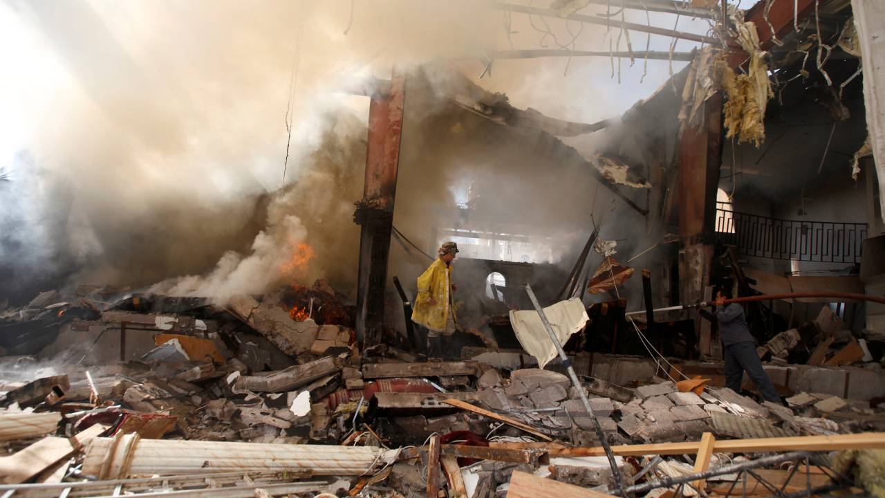 Ataque aéreo em Sanaa no Iêmen