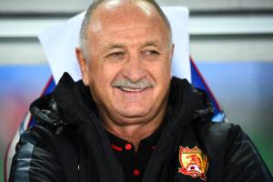 scolari Luiz Felipe Scolari conquistou dois títulos chineses em seus dois anos no Guangzhou Evergrande