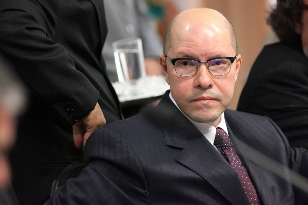 STF libera Demóstenes Torres para disputar eleição em outubro