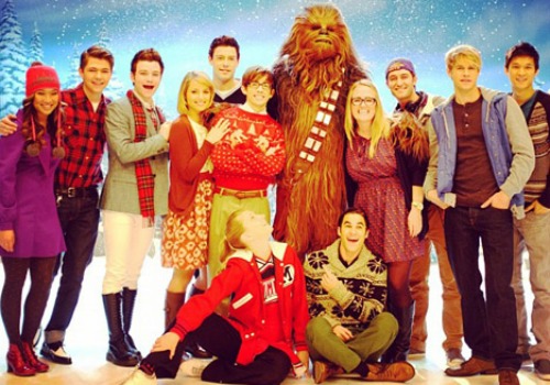 Elenco de Glee ao lado de Chewbacca