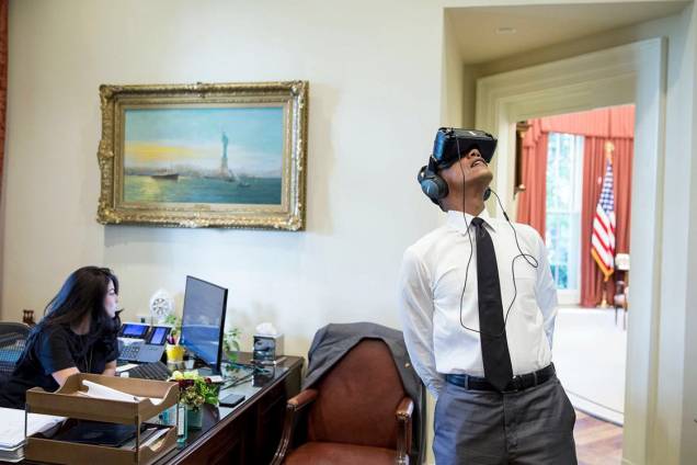 Presidente Barack Obama testa óculos de realidade virtual no Parque Nacional de Yosemite, nos Estados Unidos Presidente Barack Obama testa óculos de realidade virtual no Parque Nacional de Yosemite, nos Estados Unidos