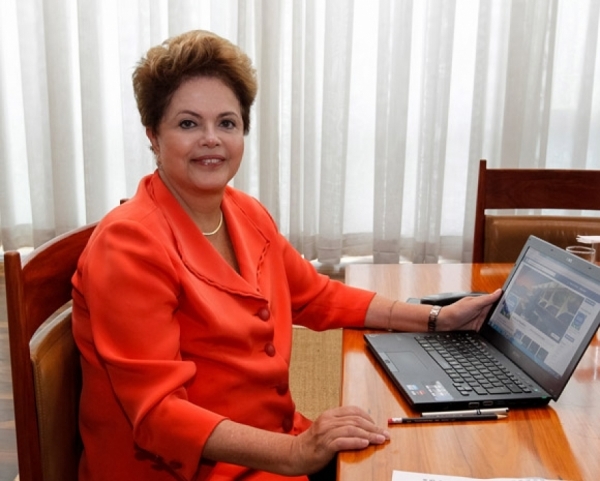 Vote na enquete (ou sugira outra opção): Qual será o título do romance policial que Dilma Rousseff ameaça escrever?