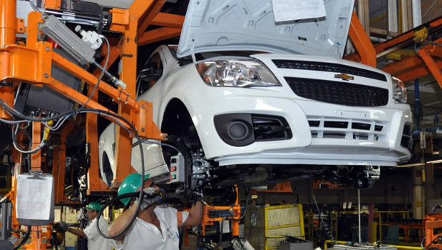 Montadoras de automóveis podem interromper a fabricação por falta de chips