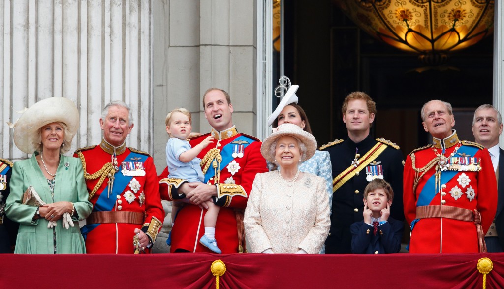 Membros da família real britânica são vistos na sacada do Palácio de Buckingham durante a comemoração oficial do aniversário da rainha Elizabeth II - 13/06/2015