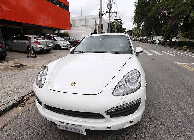 Hello! O Banco do Brasil me pagou um Porsche com dinheiro do BNDES! Achou que só o Lula conseguia, é?