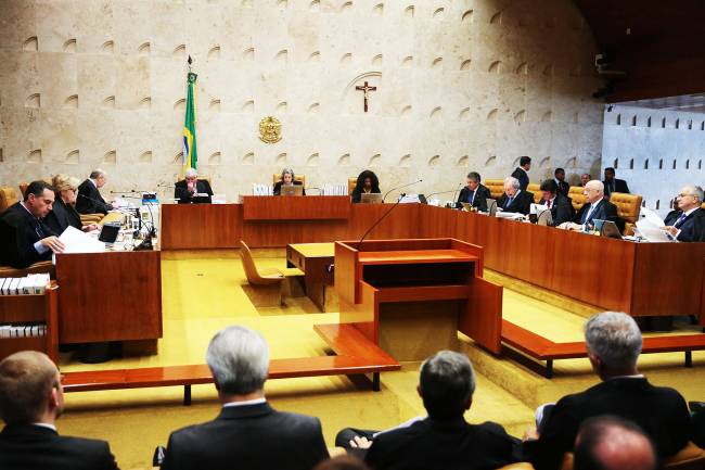 Sessão no plenário do STF Sessão no plenário do STF