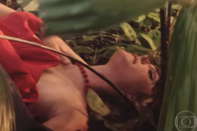 Bárbara Evans em 'Dois Irmãos': amor na relva