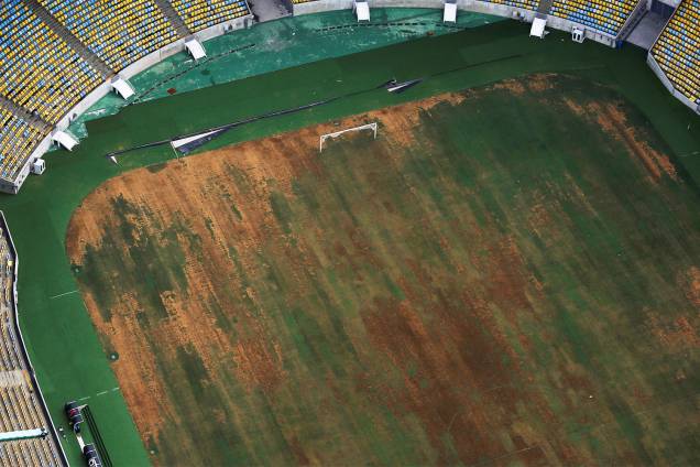 Vista aérea do Estádio do Maracanã mostra falta de assentos e a grama com buracos - 12/01/2017 Vista aérea do Estádio do Maracanã mostra falta de assentos e a grama com buracos - 12/01/2017