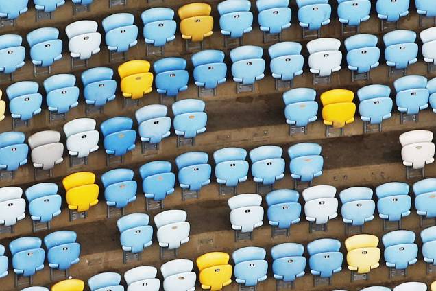 Vista aérea do Estádio do Maracanã mostra falta de assentos e a grama com buracos - 12/01/2017 Vista aérea do Estádio do Maracanã mostra falta de assentos e a grama com buracos - 12/01/2017