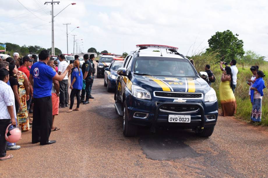 Movimentação de policiais nos arredores da Penitenciária Agrícola de Monte Cristo, em Boa Vista (RR), onde ao menos 33 presos foram mortos - 06/01/2017