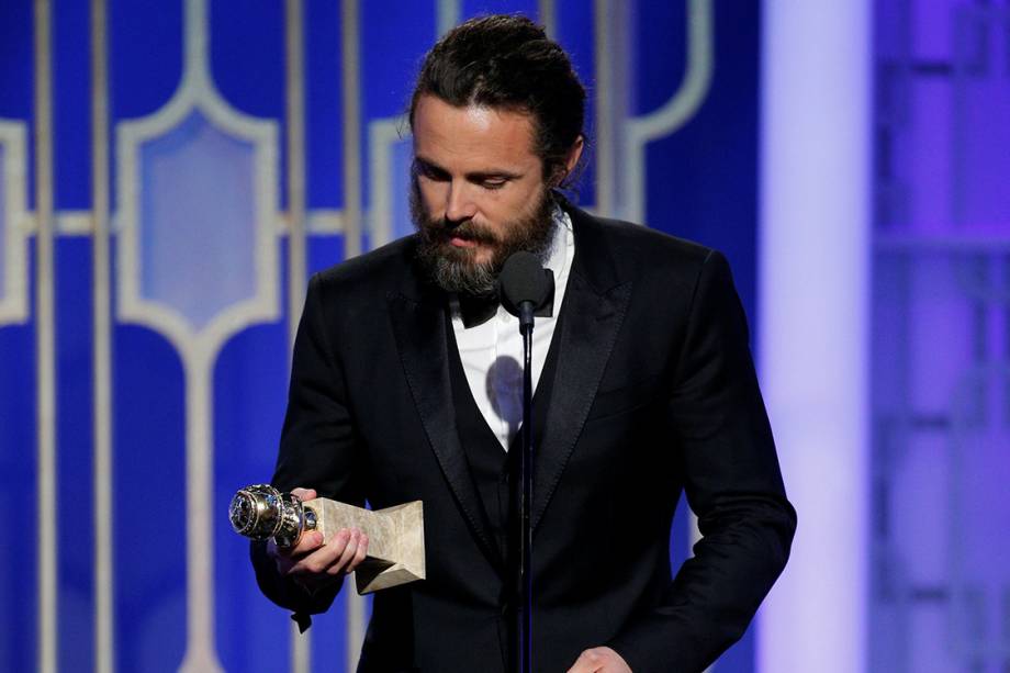 O ator Casey Affleck leva o Globo de Ouro de melhor ator em filme dramático por 'Manchester à Beira-Mar'