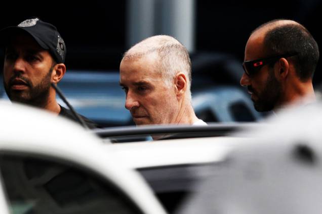 Eike Batista chega à sede da Polícia Federal no Rio para prestar depoimento Eike Batista chega à sede da Polícia Federal no Rio para prestar depoimento