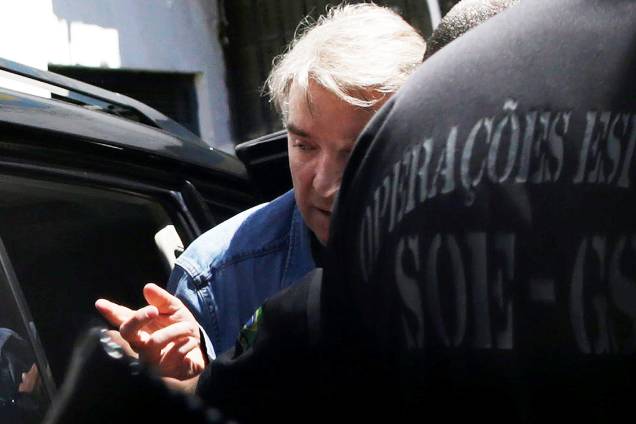 O empresário Eike Batista chega ao Presídio Ary Franco, em Água Santa, na zona norte do Rio de Janeiro, conduzido por policiais federais. Ele foi preso logo após desembarcar no Aeroporto Internacional Tom Jobim (Galeão), vindo de Nova York (EUA) - 30/01/2017 O empresário Eike Batista chega ao Presídio Ary Franco, em Água Santa, na zona norte do Rio de Janeiro, conduzido por policiais federais. Ele foi preso logo após desembarcar no Aeroporto Internacional Tom Jobim (Galeão), vindo de Nova York (EUA) - 30/01/2017