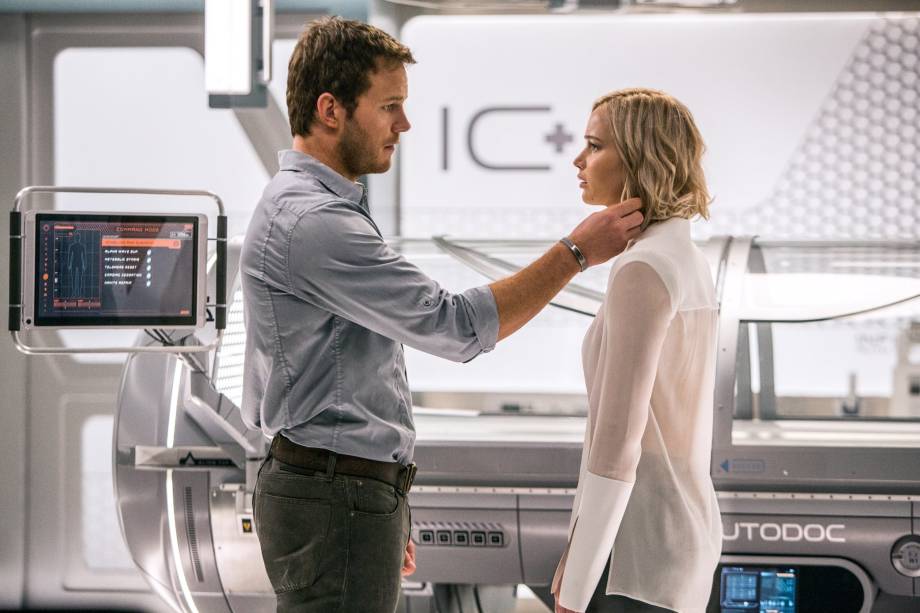 Jim Preston (Chris Pratt) e Aurora (Jennifer Lawrence) no filme 'Passageiros'