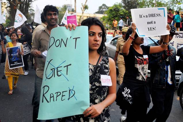 Mulheres participam de protesto por direitos civis em solidariedade à Marcha das Mulheres de Washington, na cidade de Bengaluru, Índia Mulheres participam de protesto por direitos civis em solidariedade à Marcha das Mulheres de Washington, na cidade de Bengaluru, Índia