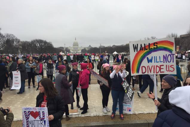 Milhares de mulheres participam da Marcha das Mulheres em protesto por direitos civis, em Washington Milhares de mulheres participam da Marcha das Mulheres em protesto por direitos civis, em Washington
