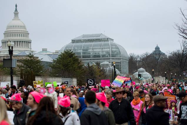 Milhares de mulheres participam da Marcha das Mulheres em protesto por direitos civis, em Washington Milhares de mulheres participam da Marcha das Mulheres em protesto por direitos civis, em Washington