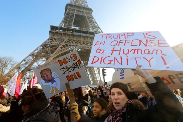 Mulheres participam de protesto por direitos civis em solidariedade à Marcha das Mulheres de Washington, em Paris Mulheres participam de protesto por direitos civis em solidariedade à Marcha das Mulheres de Washington, em Paris