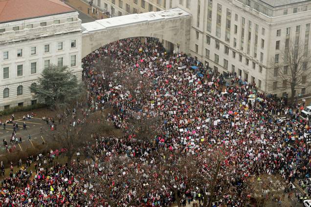 Milhares de pessoas participam da Marcha das Mulheres em protesto por direitos civis, em Washington Milhares de pessoas participam da Marcha das Mulheres em protesto por direitos civis, em Washington