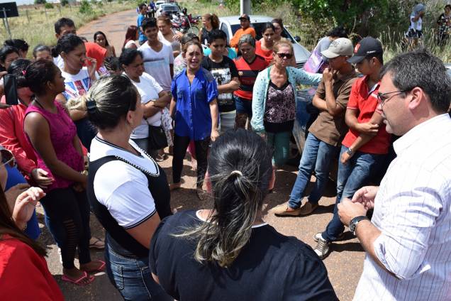 Familiares de presos da Penitenciária Agrícola de Monte Cristo aguardam por informações após rebelião, em Boa Vista, Roraima Familiares de presos da Penitenciária Agrícola de Monte Cristo aguardam por informações após rebelião, em Boa Vista, Roraima