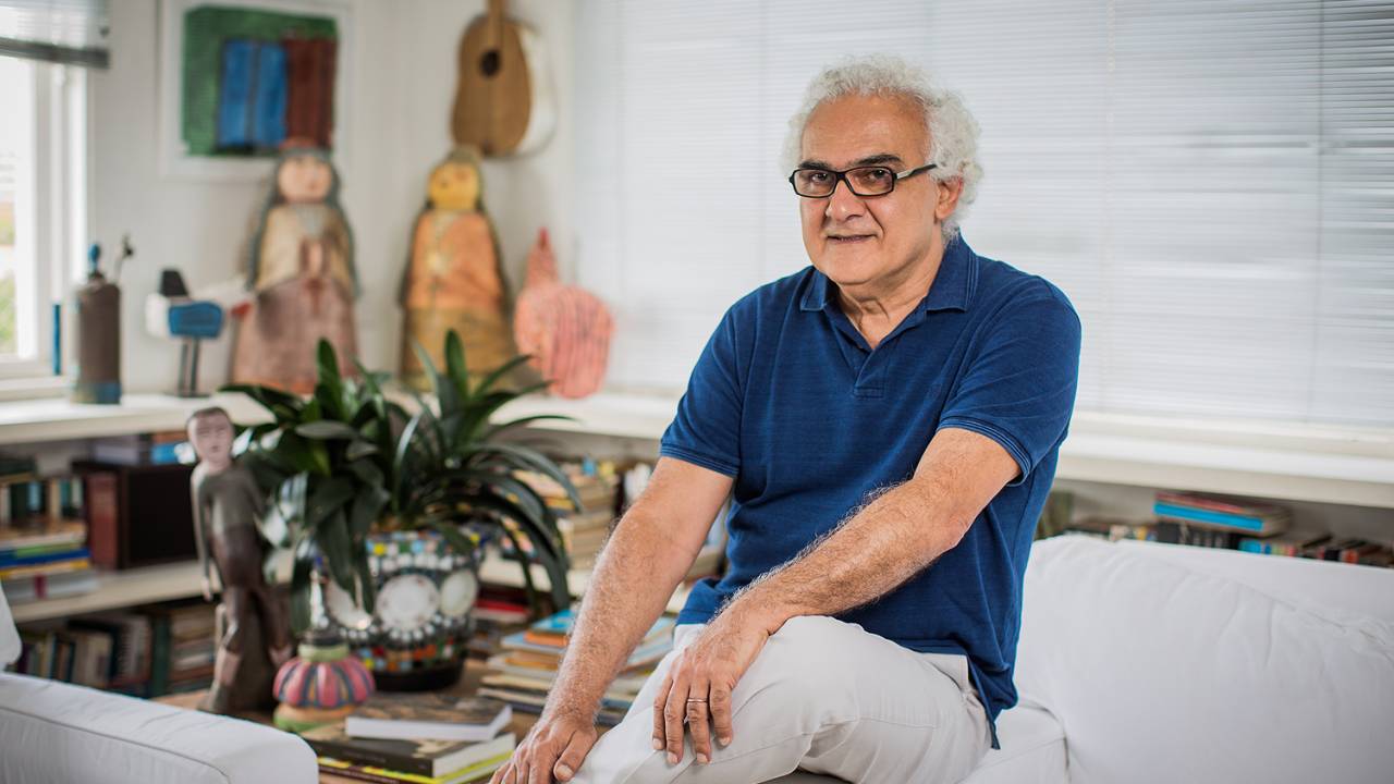 O escritor Milton Hatoum