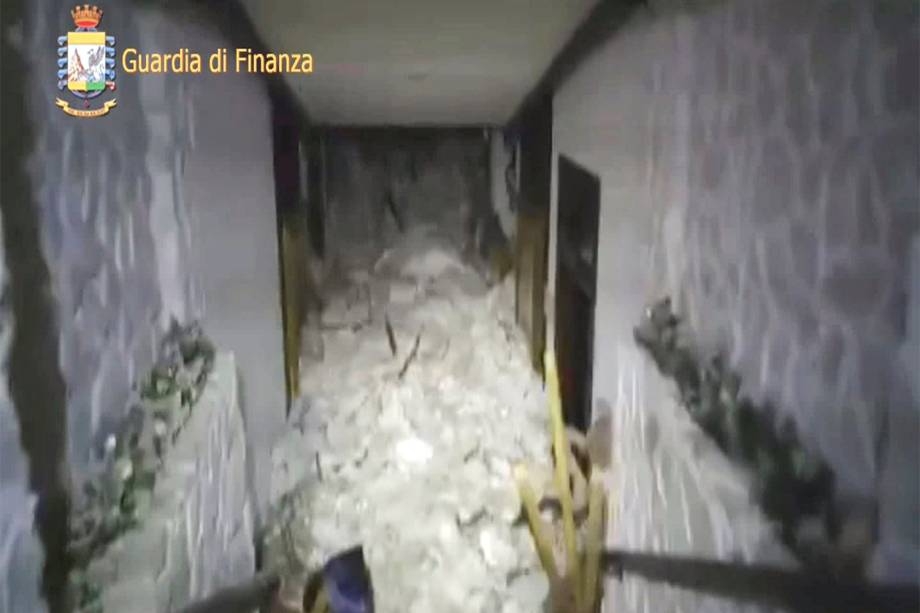 Avalanche atinge o Hotel Rigopiano em Farindola, na região central da Itália, após sequência de terremotos - 19/01/2017