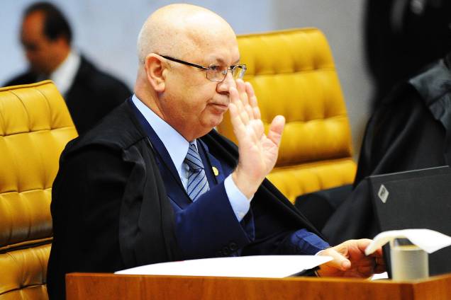O <span>ministro do STF T</span>eori Zavascki, na sessão de julgamento dos embargos infringentes dos réus condenados no caso do mensalão. O <span>ministro do STF T</span>eori Zavascki, na sessão de julgamento dos embargos infringentes dos réus condenados no caso do mensalão.