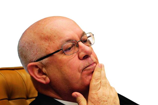 Teori Zavascki, ministro do STF, durante o julgamento da ação penal 470, denominação oficial do processo do mensalão - 11 / 09 / 2013 Teori Zavascki, ministro do STF, durante o julgamento da ação penal 470, denominação oficial do processo do mensalão - 11 / 09 / 2013