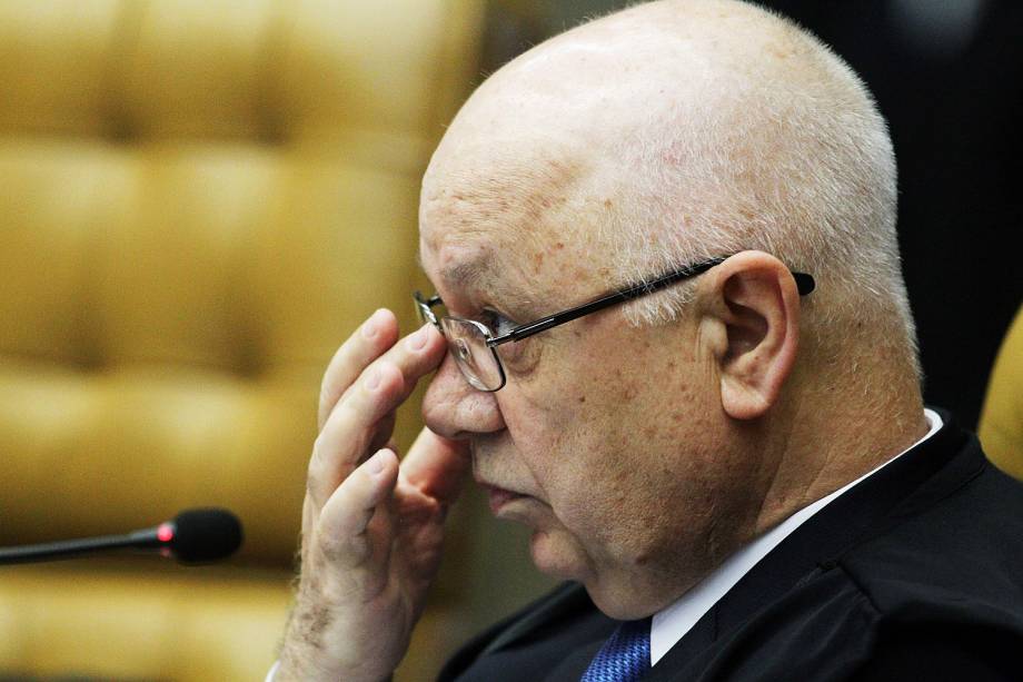 Teori Zavascki, ministro do STF, com a lista dos envolvidos do Petrolão, no STJ - 04 / 03 / 2015