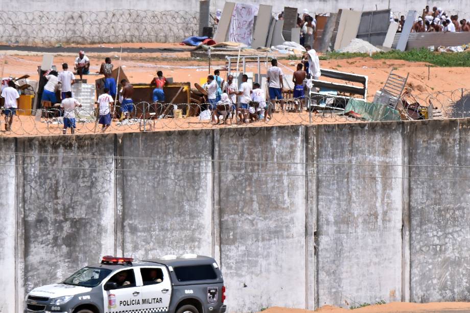 Presos da Penitenciária Estadual de Alcaçuz, em Nísia Floresta (RN), iniciam nova rebelião na manhã desta terça-feira (17). Os presos dos pavilhões 1, 2, 3 e 4 tentam invadir o pavilhão 5