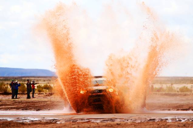O piloto boliviano Alberto Rodrigo Gutierrez durante o sétimo dia do Rali Dakar 2017, entre as cidades bolivianas de La Paz e Uyuni - 09/01/2017 O piloto boliviano Alberto Rodrigo Gutierrez durante o sétimo dia do Rali Dakar 2017, entre as cidades bolivianas de La Paz e Uyuni - 09/01/2017