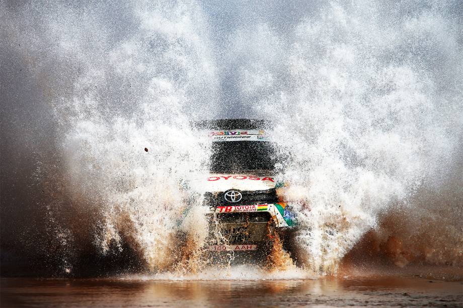 O piloto boliviano Alberto Rodrigo Gutierrez durante o oitavo dia do Rali Dakar 2017, entre as cidades de Uyuni, na Bolívia, e Salta, na Argentina - 10/01/2017