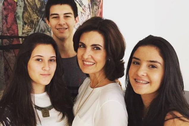 Fátima Bernardes com os filhos Vinícius, Lara e Beatriz Fátima Bernardes com os filhos Vinícius, Lara e Beatriz