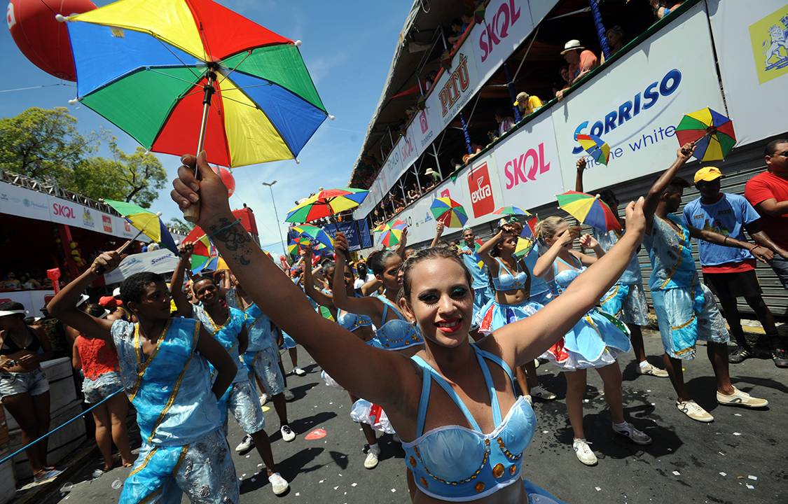 Desfile do bloquinho "Galo da Madrugada" anima o carnaval de Recife, Pernambuco