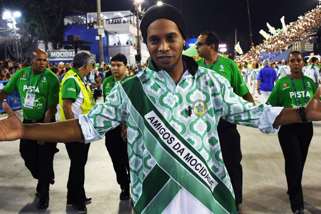 O ex-jogador Ronaldinho Gaúcho desfila pela escola de samba Mocidade Independente de Padre Miguel,no Sambódromo da Marquês de Sapucaí - 28/02/2017 O ex-jogador Ronaldinho Gaúcho desfila pela escola de samba Mocidade Independente de Padre Miguel,no Sambódromo da Marquês de Sapucaí - 28/02/2017