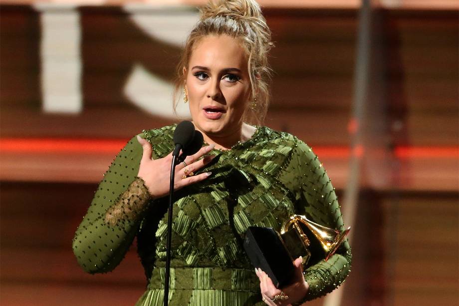 A cantora Adele durante a cerimônia da 59ª edição do Grammy no Staples Center, em Los Angeles, nos Estados Unidos - 12/02/2017