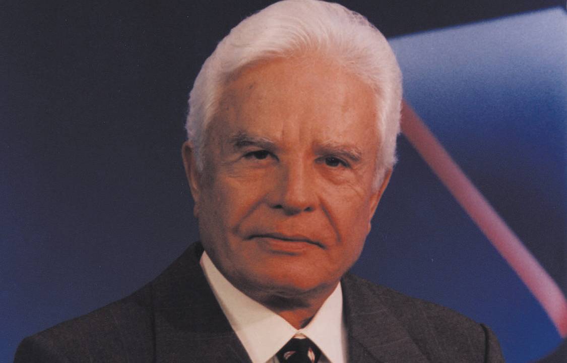 Cid Moreira, durante período em que apresentava o Jornal Nacional, na Globo