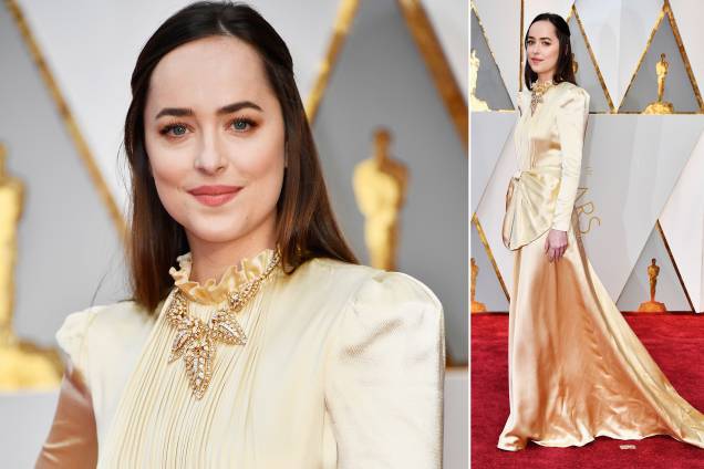 Dakota Johnson do filme 'Cinquenta Tons Mais Escuros' na chegada para a cerimônia do Oscar em Hollywood - 26/02/2017 Dakota Johnson do filme 'Cinquenta Tons Mais Escuros' na chegada para a cerimônia do Oscar em Hollywood - 26/02/2017