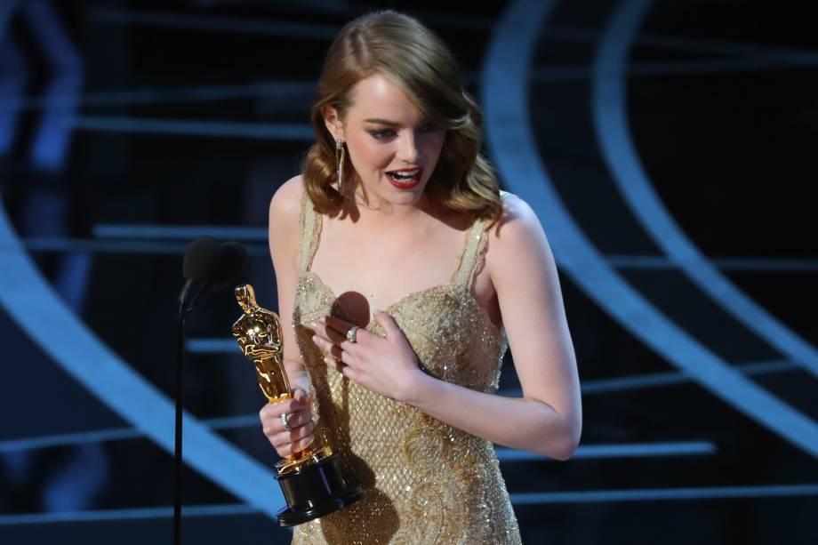 Emma Stone recebe o prêmio de Melhor Atriz pelo filme 'La La Land: Cantando Estações' - 27/02/2017