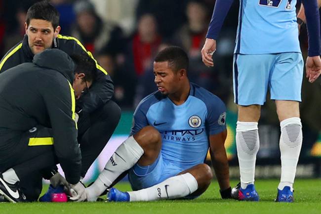 Gabriel Jesus se machuca durante partida entre Machester City e AFC Bournemouth