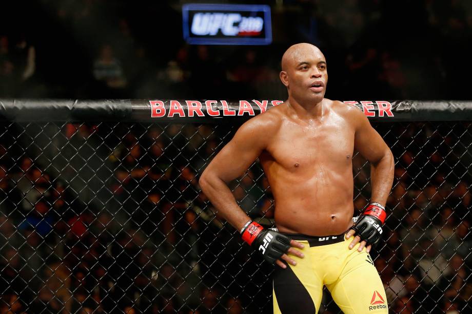 Anderson Silva do Brasil antes da luta contra o americano Derek Brunson no UFC 208 em Nova York