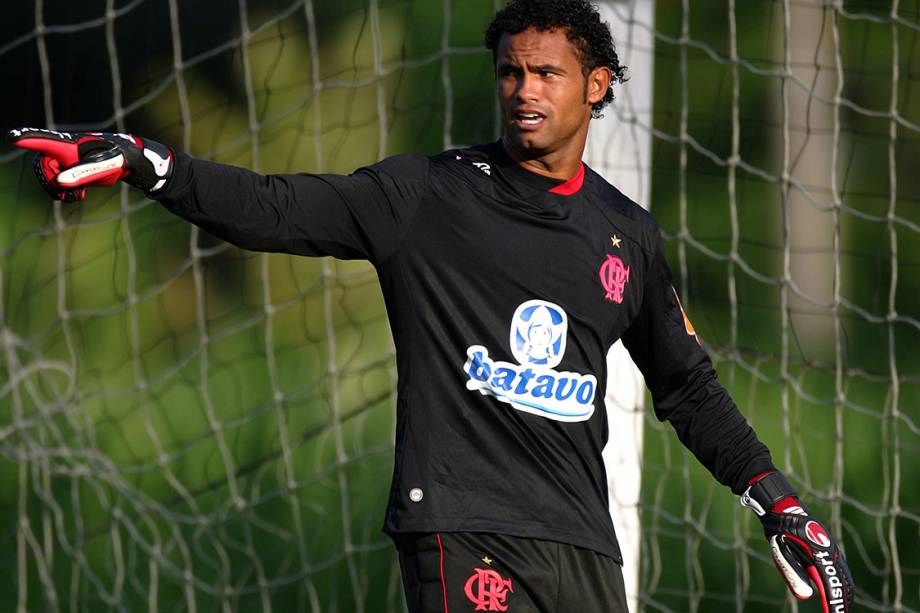 Goleiro Bruno no treino do Flamengo no Ninho do Urubu, em Vargem Grande, em 2010