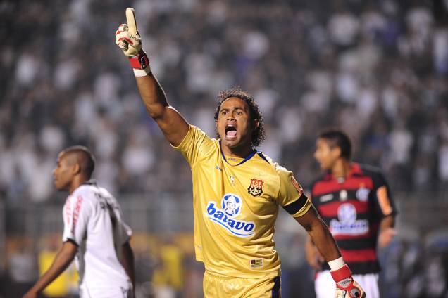 Bruno, goleiro do Flamengo durante do segundo jogo das oitavas de final entre Corinthians 2 x 1 Flamengo, partida válida pela Copa Libertadores da América 2010, no estádio do Pacaembu Bruno, goleiro do Flamengo durante do segundo jogo das oitavas de final entre Corinthians 2 x 1 Flamengo, partida válida pela Copa Libertadores da América 2010, no estádio do Pacaembu