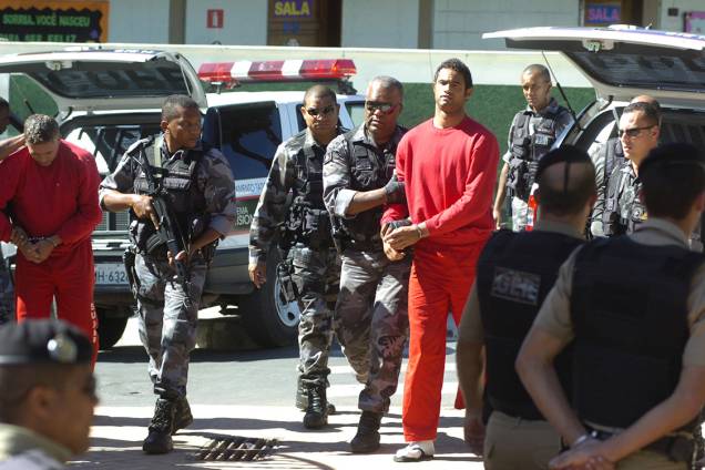 Bruno Fernandes, ex-goleiro do Flamengo, é conduzido por policiais ao fórum de Contagem, sobre o processo do desaparecimento de Eliza Samudio, sua ex-amante, em 2010 Bruno Fernandes, ex-goleiro do Flamengo, é conduzido por policiais ao fórum de Contagem, sobre o processo do desaparecimento de Eliza Samudio, sua ex-amante, em 2010