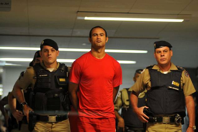 Bruno Fernandes, ex-goleiro do Flamengo, conduzido por policiais para audiência realizada no II Tribunal do Júri, sobre o processo do desaparecimento de Eliza Samudio, sua ex-amante. Bruno Fernandes, ex-goleiro do Flamengo, conduzido por policiais para audiência realizada no II Tribunal do Júri, sobre o processo do desaparecimento de Eliza Samudio, sua ex-amante.