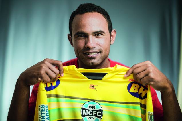 O ex-goleiro Bruno Fernandes no Presídio Nelson Hungria com a camisa do Montes Claros, clube que ele assinou contrato, em 2013 O ex-goleiro Bruno Fernandes no Presídio Nelson Hungria com a camisa do Montes Claros, clube que ele assinou contrato, em 2013