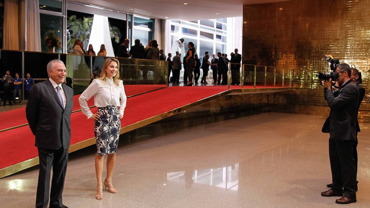 Presidente Michel Temer e a primeira-dama Marcela Temer recebem convidados para o jantar com a base aliada no Palácio da Alvorada.