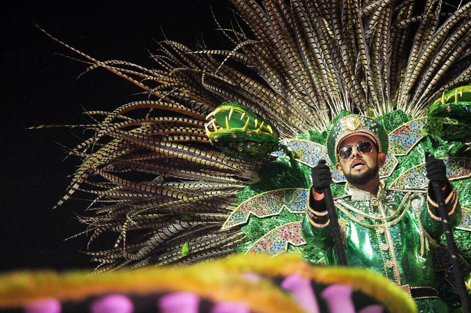 Com o enredo 'Carnavaleidoscópio tropifágico', a escola de samba Paraíso do Tuiuti abre a primeira noite de desfiles no Sambódromo da Marquês de Sapucaí, no Rio de Janeiro (RJ) - 26/02/2017