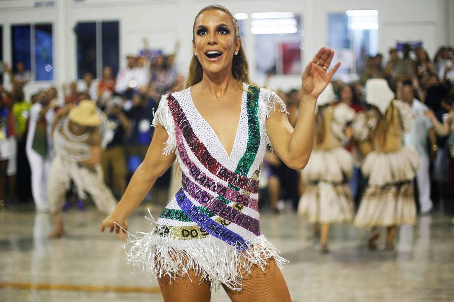 Com o enredo ' Ivete do rio ao Rio', a escola de samba Acadêmicos do Grande Rio desfila no Sambódromo da Marquês de Sapucaí, no Rio de Janeiro (RJ) - 26/02/2017